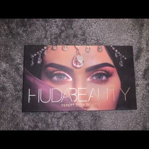 Huda Beauty Desert Dusk Palette